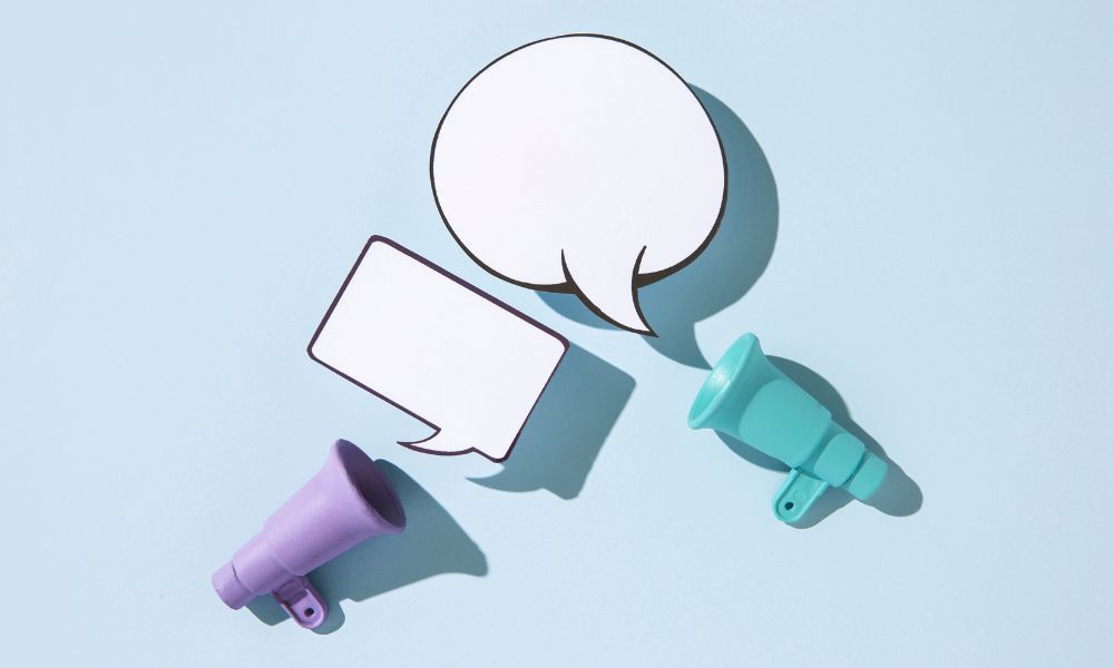 Influencer Whitelisting vs. Dark Posting